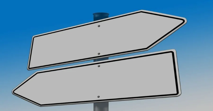 Revista científica: acesso aberto ou fechado? Qual a melhor opção? 3 placas direção direita esquerda